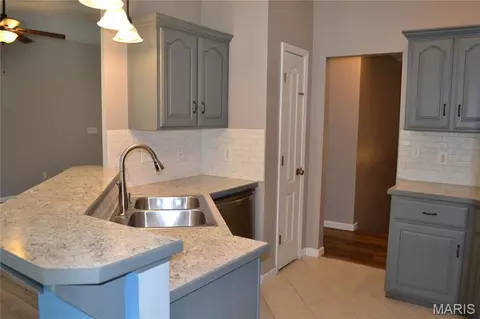 Kitchen - 144 Ridgeview Dr, Saint Robert, MO 65584 photo 2 of 4