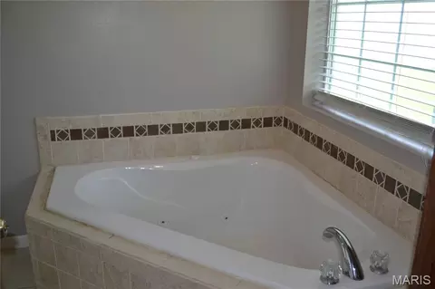 Bath - 144 Ridgeview Dr, Saint Robert, MO 65584 photo 2 of 9