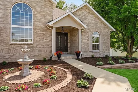 2654 Meridian Lake Dr, Shiloh, IL 62221