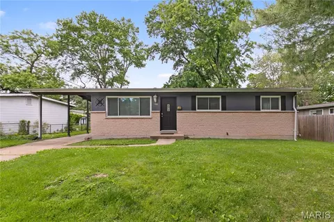 165 Humes Ln, Florissant, MO 63031