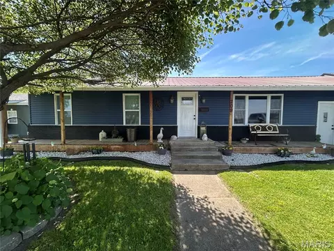 209 Bonfoy, Carrollton, IL 62016