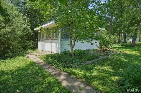 Exterior - 23 Lincord Dr, Sappington, MO 63128 photo 2 of 10