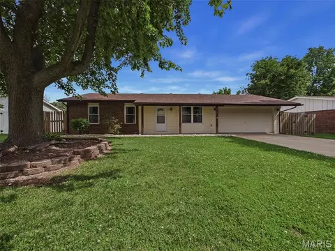 329 Veach Dr, Fairview Heights, IL 62208