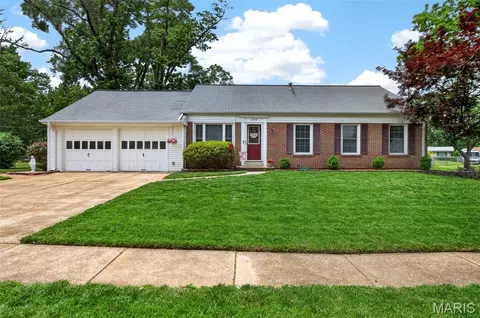 1375 Burning Tree Dr, Florissant, MO 63033