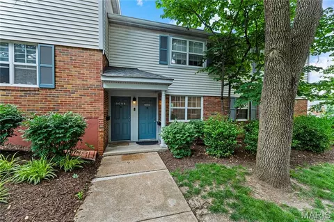 9102 W Swan Cir, Brentwood, MO 63144