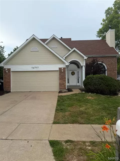 16717 Stone Creek Ct, Florissant, MO 63034