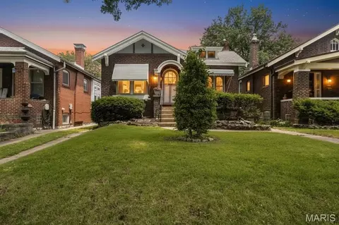 3993 Dover Pl, Saint Louis, MO 63116