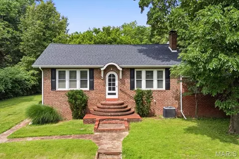 21 Creston Dr, Belleville, IL 62223