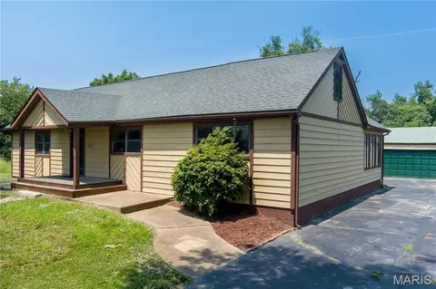 5171 Old Alton Edwardsville Rd, Edwardsville, IL 62025