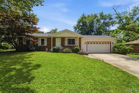 116 Appletree Ln, Glen Carbon, IL 62034