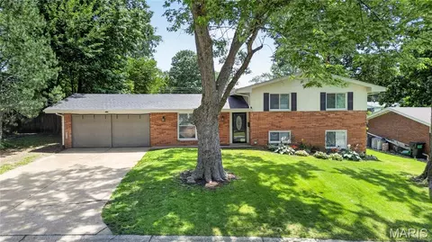 824 English Ln, Belleville, IL 62223