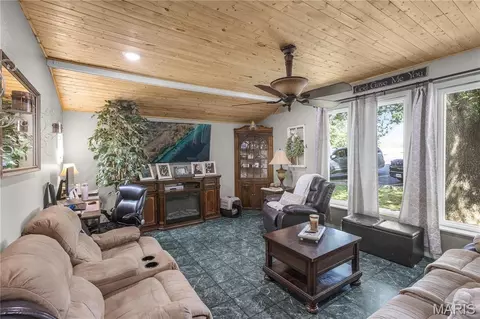 Living - 809 Boucher St, Dexter, MO 63841 photo 1 of 2