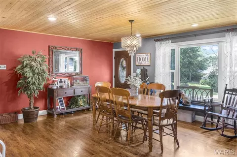 Dining - 809 Boucher St, Dexter, MO 63841 photo 1 of 2