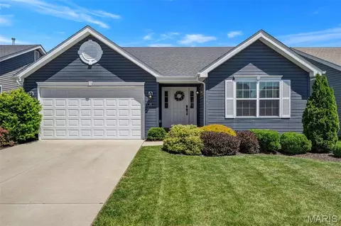 220 Charlestowne Place Dr, Saint Charles, MO 63301
