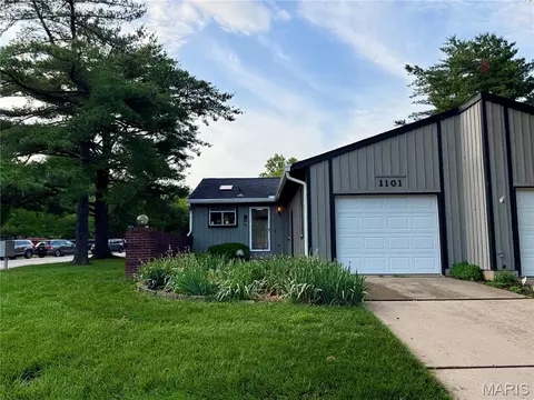 1101 Woodgate Dr, O'fallon, IL 62269