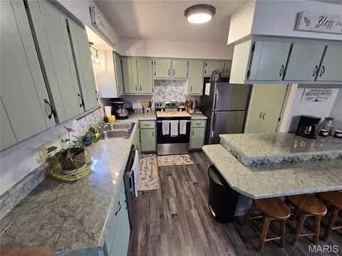 Kitchen - 4441 State Highway 142, Doniphan, MO 63935 photo 2 of 2