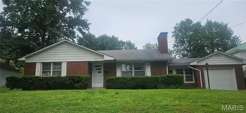 155 W Lebanon St, Nashville, IL 62263