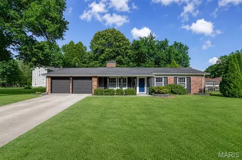 714 Hillsboro Ave, Edwardsville, IL 62025