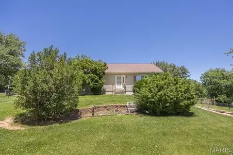 9802 Korte Sewald Rd, Lebanon, IL 62254