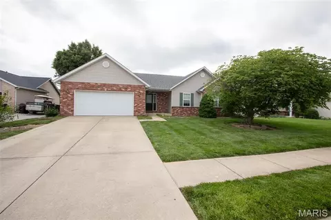 9 Pinebrooke, Troy, IL 62294