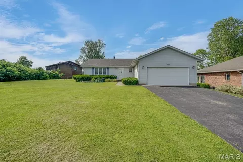 1997 Treasure Dr, Edwardsville, IL 62025