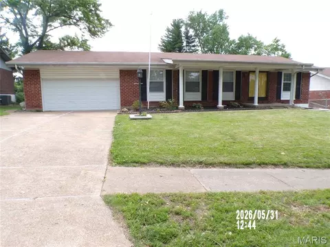 4348 Vandals Dr, Florissant, MO 63033