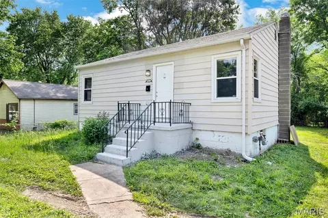10117 Count Dr, Saint Louis, MO 63136
