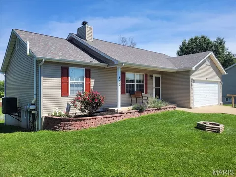 802 Big Red Ct, Warrenton, MO 63383