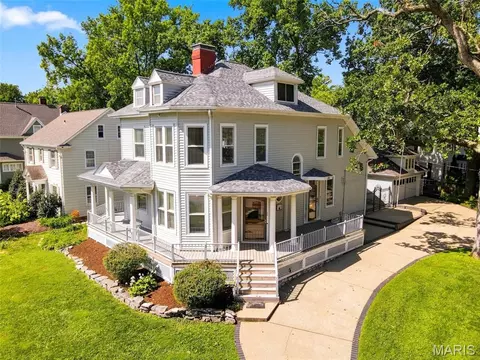 34 E Swon Ave, Webster Groves, MO 63119