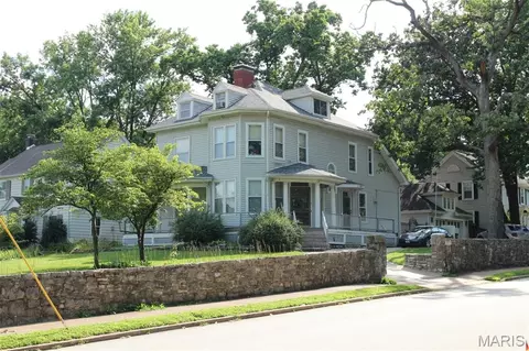 34 E Swon Ave, Webster Groves, MO 63119