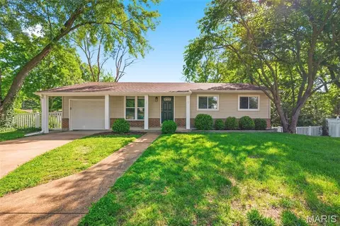 431 Rockview Dr, Saint Louis, MO 63129