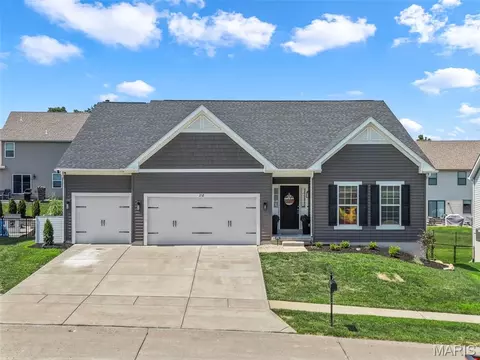 218 Carlton Point Dr, Wentzville, MO 63385