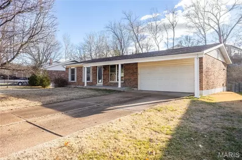 11042 Wylestone Ct, Sappington, MO 63126