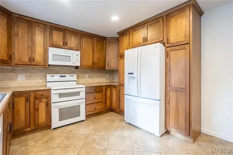 Kitchen - 11042 Wylestone Ct, Sappington, MO 63126 photo 2 of 3