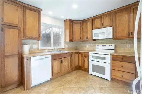 Kitchen - 11042 Wylestone Ct, Sappington, MO 63126 photo 3 of 3
