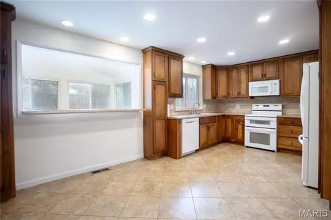Kitchen - 11042 Wylestone Ct, Sappington, MO 63126 photo 1 of 3
