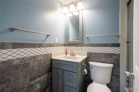 Bath - 11042 Wylestone Ct, Sappington, MO 63126 photo 3 of 4