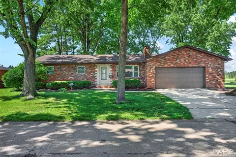 2657 Angela Dr, Granite City, IL 62040