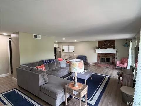Living - 501 Arbor Ln, Saint Clair, MO 63077 photo 2 of 2