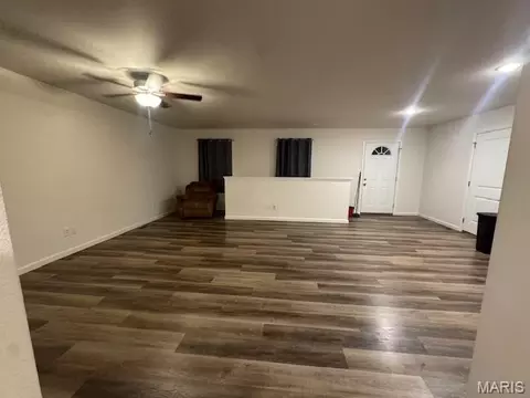 Living - 479 Southview Dr, Jackson, MO 63755 photo 1 of 2