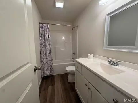 Bath - 479 Southview Dr, Jackson, MO 63755 photo 2 of 2