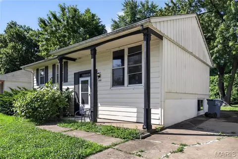 1440 Columbus Dr, Saint Louis, MO 63138