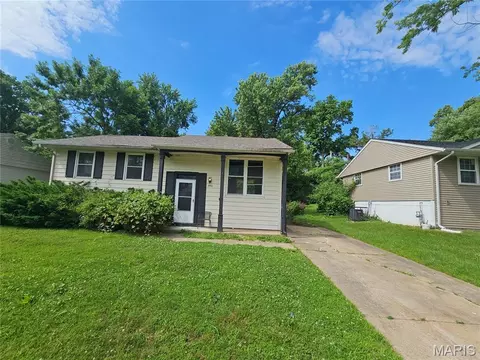1440 Columbus Dr, Saint Louis, MO 63138