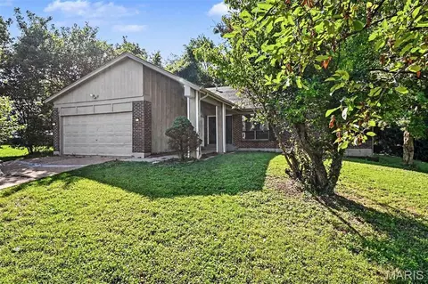 5374 Trailview Dr, Black Jack, MO 63033