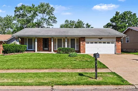 4413 Remus Dr, Florissant, MO 63033