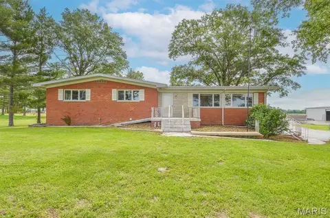 2430 Beckmann Rd, Lenzburg, IL 62255