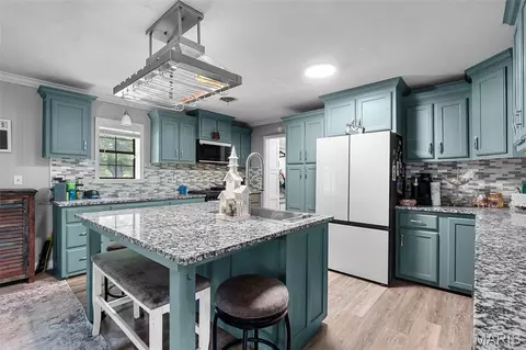 Kitchen - 1404 County Highway 461, Steele, MO 63877 photo 1 of 4