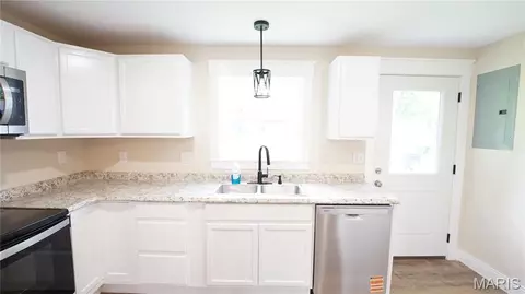Kitchen - 1409 Ray St, Dexter, MO 63841 photo 1 of 2