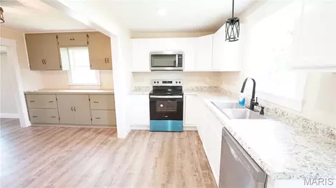 Kitchen - 1409 Ray St, Dexter, MO 63841 photo 2 of 2