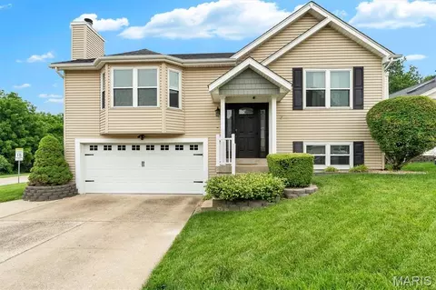 210 Kunze Dr, Saint Charles, MO 63303